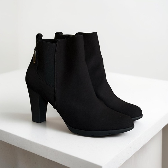 NWT Women’s Anne Klein Black Fabric Ankle Boots! Size 10! NEW! - Picture 2 of 9